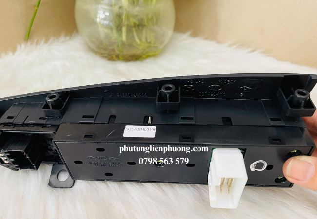 Công tắc nâng kính có khả năng chịu lực tốt, kháng va đập và chống mài mòn Công tắc nâng kính có khả năng chịu lực tốt, kháng va đập và chống mài mòn