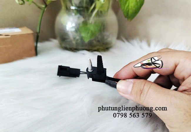 Cận cảnh các chi tiết của cảm biến nhiệt độ dàn lạnh Hyundai Accent