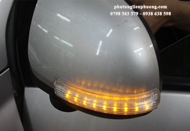 ánh sáng yếu nên thay ngay đèn xi nhan kính chiếu hậu xe innova ánh sáng yếu nên thay ngay đèn xi nhan kính chiếu hậu xe innova