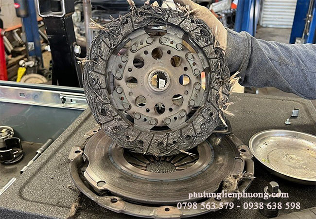 bộ côn xe fortuner bị hao mòn theo thời gian bộ côn xe fortuner bị hao mòn theo thời gian