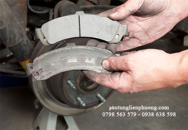 Bộ phanh hàng thường – phu tung xe ford không chính hãng chất lượng kém gây mất an toàn Bộ phanh hàng thường – phu tung xe ford không chính hãng chất lượng kém gây mất an toàn