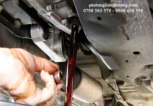 cho dầu cũ thoát ra hoàn toàn từ van xả cho dầu cũ thoát ra hoàn toàn từ van xả