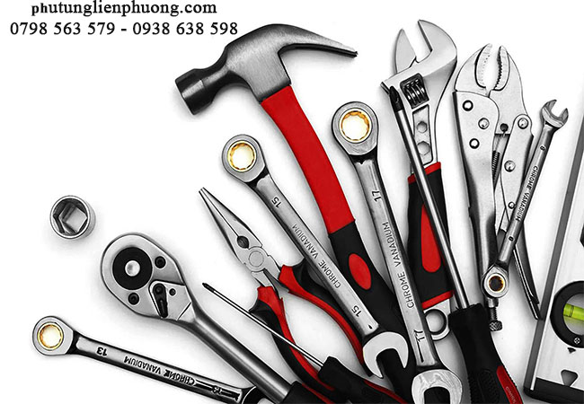 chuẩn bị dụng cụ cho việc tháo lắp cao su chân máy ô tô chuẩn bị dụng cụ cho việc tháo lắp cao su chân máy ô tô