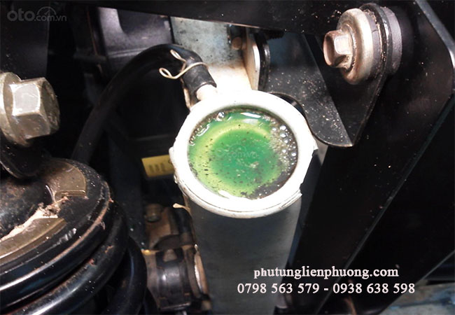 cụm chia nước xe escape hỏng dễ gây hiện tượng rò rỉ nước làm mát cụm chia nước xe escape hỏng dễ gây hiện tượng rò rỉ nước làm mát