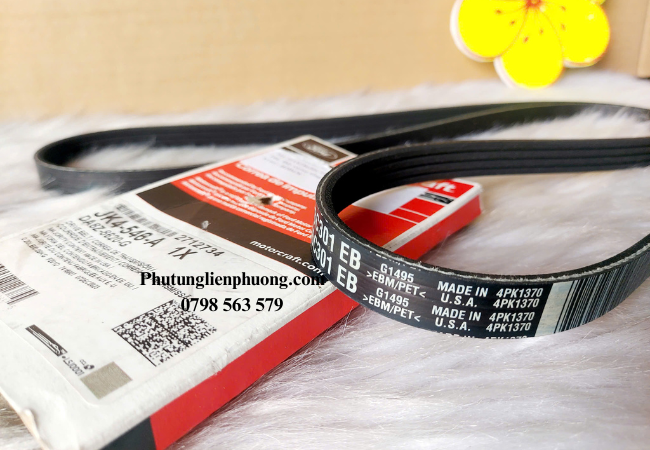 Dây curoa tổng cho Ford Explorer kết nối các bộ phận như máy phát điện, bơm nước và máy nén điều hòa Dây curoa tổng cho Ford Explorer kết nối các bộ phận như máy phát điện, bơm nước và máy nén điều hòa