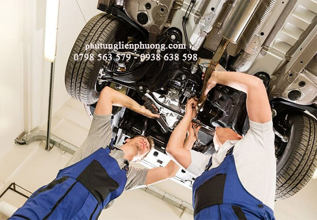 đảm bảo xe tắt máy trước khi thay cao su chân máy xe ô tô đảm bảo xe tắt máy trước khi thay cao su chân máy xe ô tô