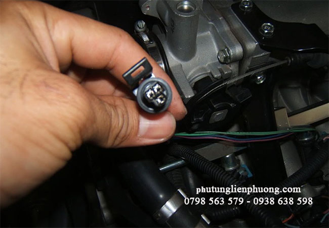 dây gas xe ford escape hỏng sẽ dễ gây mất nhiên liệu cho xe dây gas xe ford escape hỏng sẽ dễ gây mất nhiên liệu cho xe