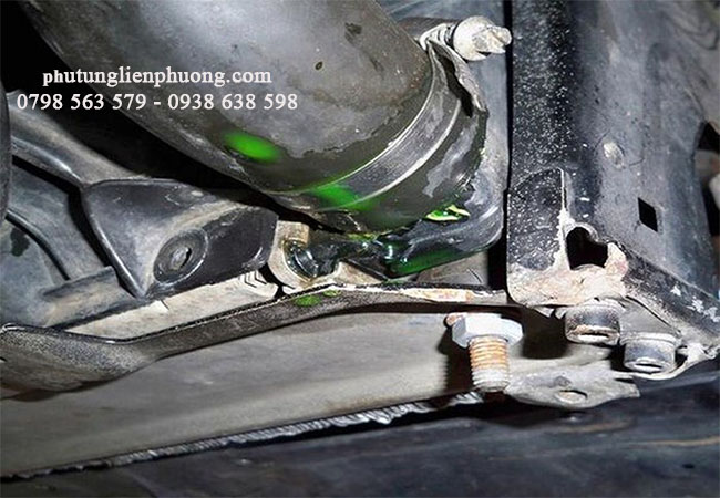 khi chân két nước xe ford escape hỏng sẽ gây hiện tượng rò rỉ nước làm mát khi chân két nước xe ford escape hỏng sẽ gây hiện tượng rò rỉ nước làm mát