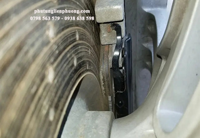 kiểm tra về độ mòn để thay má phanh sau xe innova kiểm tra về độ mòn để thay má phanh sau xe innova