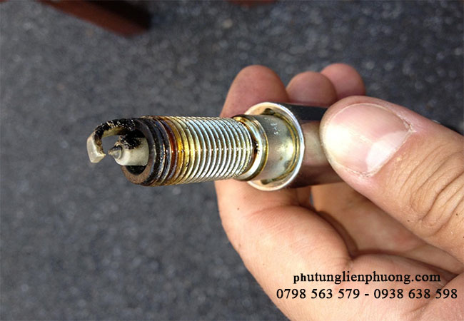 kiểm tra về màu sắc bugi excape và thay mới ngay kiểm tra về màu sắc bugi excape và thay mới ngay