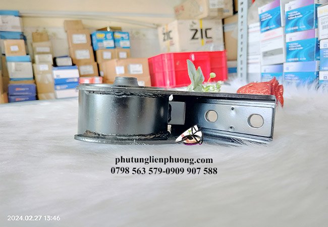 cao su chân máy chính hãng kia crrnival cao su chân máy chính hãng kia crrnival