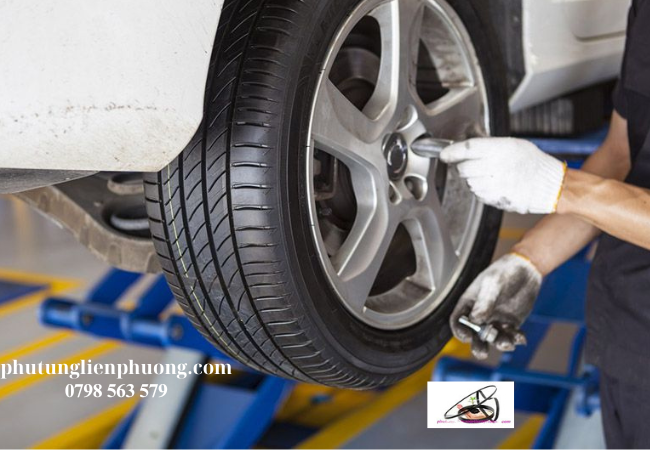 Lốp xe ảnh hưởng trực tiếp đến khả năng kiểm soát và an toàn của xe Lốp xe ảnh hưởng trực tiếp đến khả năng kiểm soát và an toàn của xe