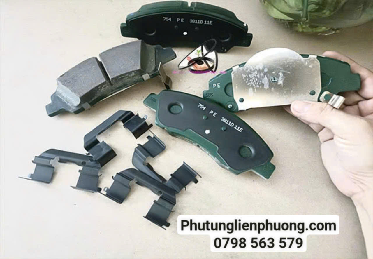 Má phanh Hyundai i10 chính hãng cấu tạo từ chất liệu cao cấp đảm bảo độ bền và khả năng hoạt động tốt Má phanh Hyundai i10 chính hãng cấu tạo từ chất liệu cao cấp đảm bảo độ bền và khả năng hoạt động tốt