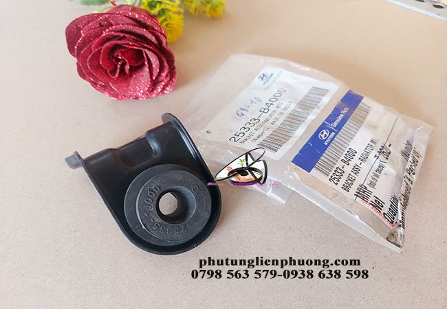 Giá bắt két nước trên hyundai grand i10 với logo, bao bì rõ nét Giá bắt két nước trên hyundai grand i10 với logo, bao bì rõ nét