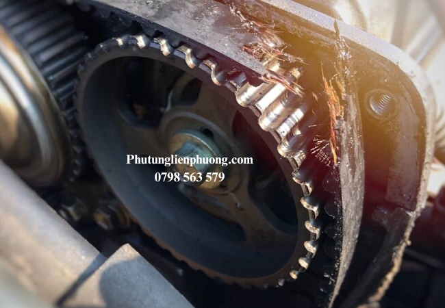 Kiểm tra bề mặt của dây curoa thường xuyên Kiểm tra bề mặt của dây curoa thường xuyên