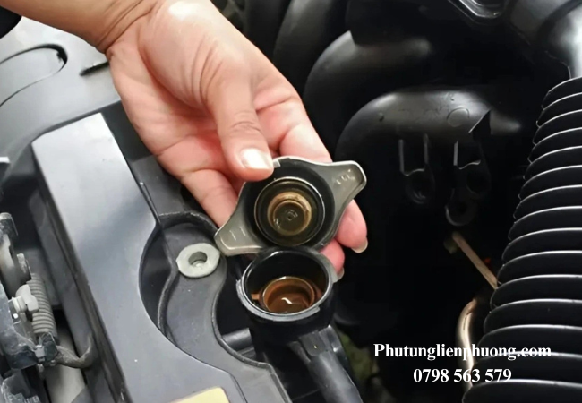 Nắp két nước bị hỏng, không giữ áp suất Nắp két nước bị hỏng, không giữ áp suất