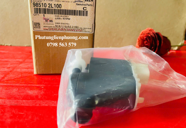 Thường xuyên kiểm tra hệ thống rửa kính và thực hiện bảo trì định kỳ như thay thế Thường xuyên kiểm tra hệ thống rửa kính và thực hiện bảo trì định kỳ như thay thế