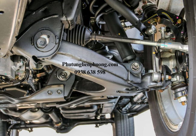 Nếu cảm thấy vô lăng rung lắc hoặc khó kiểm soát khi lái cần kiểm tra càng A dưới Fortuner Nếu cảm thấy vô lăng rung lắc hoặc khó kiểm soát khi lái cần kiểm tra càng A dưới Fortuner