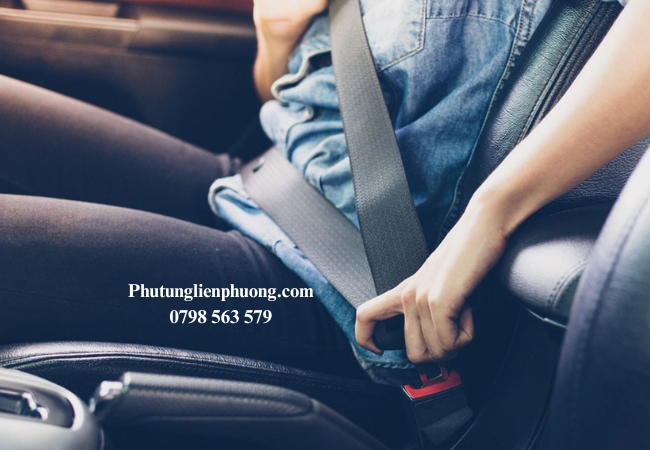 Dây đai an toàn nên được kiểm tra và thay thế định kỳ sau 5 – 7 năm sử dụng Dây đai an toàn nên được kiểm tra và thay thế định kỳ sau 5 – 7 năm sử dụng