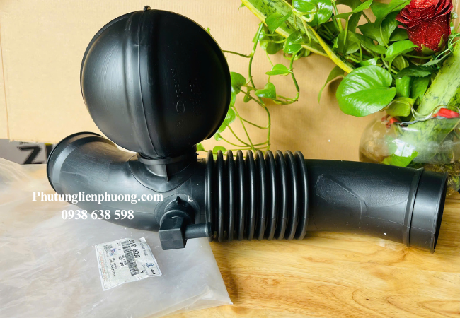 Ống gió nạp Starex dẫn không khí từ môi trường bên ngoài vào bộ lọc gió trước khi không khí vào buồng đốt Ống gió nạp Starex dẫn không khí từ môi trường bên ngoài vào bộ lọc gió trước khi không khí vào buồng đốt