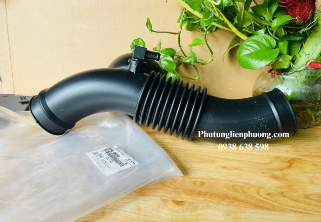 Khi thay lọc gió định kỳ, nên quan sát kỹ tình trạng ống gió bô e Hyundai Starex Khi thay lọc gió định kỳ, nên quan sát kỹ tình trạng ống gió bô e Hyundai Starex