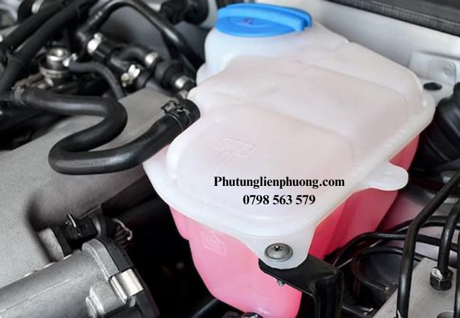 Bình nước phụ là nơi chứa lượng nước làm mát dư thừa. Bình nước phụ là nơi chứa lượng nước làm mát dư thừa.