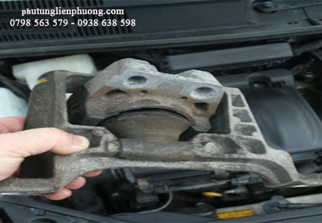 tháo rời cao su chân máy cũ để lắp cao su chân máy mới tháo rời cao su chân máy cũ để lắp cao su chân máy mới