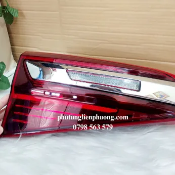 Đèn hậu trong trái có LED Kia Seltos chính hãng mã 92403Q6100