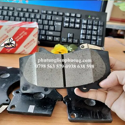 Má phanh trước innova chính hãng mã 04465 YZZT9-82