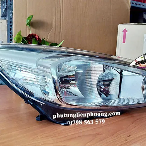 Đèn pha Ford Focus bên phải chính hãng