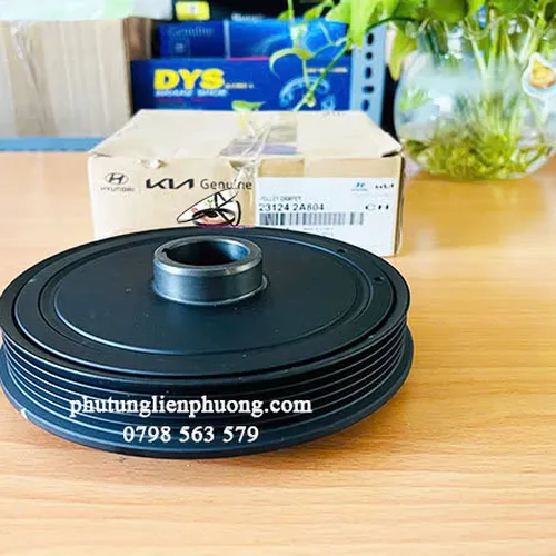 Puly cốt máy Kia Rondo máy dầu 1.7 chính hãng mã 23124-2A804