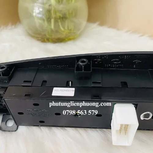 Công tắc nâng kính tổng Hyundai Avante chính hãng chất lượng mã 935702H0019P