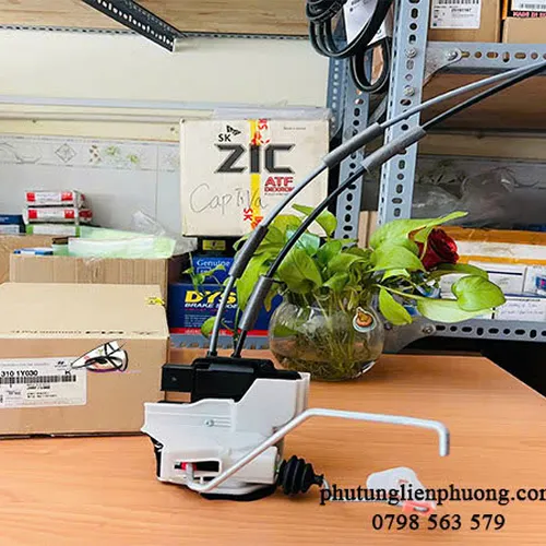 Cơ cấu khóa ngậm cửa trước trái KIA Morning chính hãng mã 81310-1Y030