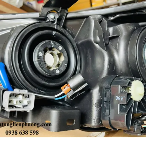 Đèn pha Innova đời 2017 - 2020 chính hãng bên phải mã 81130-0k340