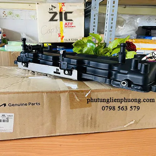 Nắp che dàn cam KIA Rondo 2015-2017 MÃ 22410-2A700