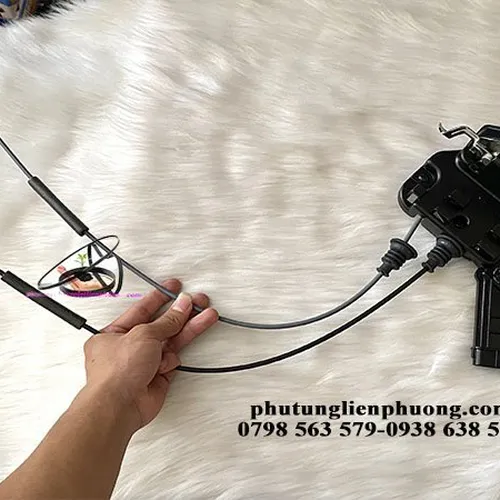 Khoá ngậm cửa sau trái xe kia carens 81410 1D010 chính hãng chất lượng