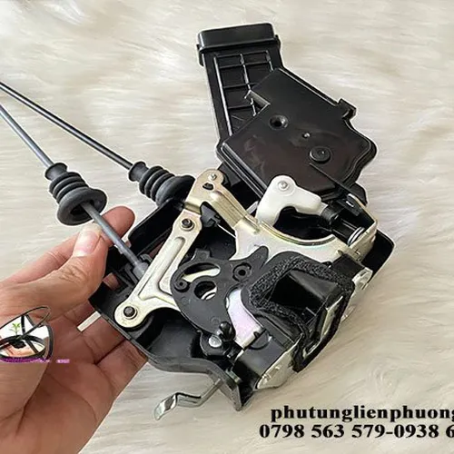 Khoá ngậm cửa sau trái xe kia carens 81410 1D010 chính hãng chất lượng