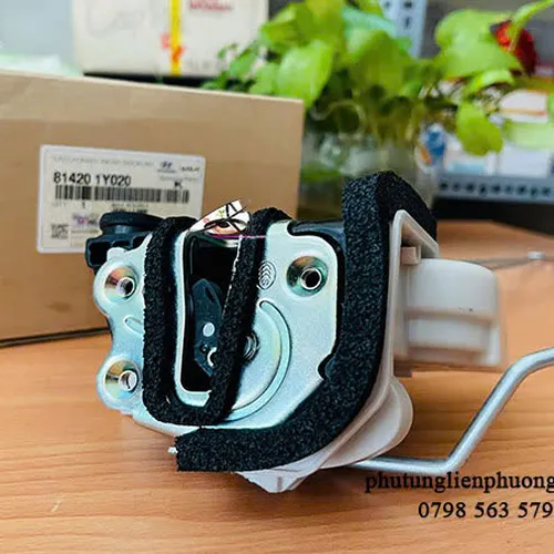 Cơ cấu khoá cửa sau phải KIA Morning  đời 2011-2016 chính hãng Mã 814201Y020