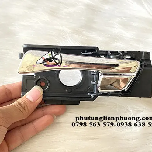 Tay mở cửa trong trước trái có mạ hyundai accent chính hãng 82610 1R010RC