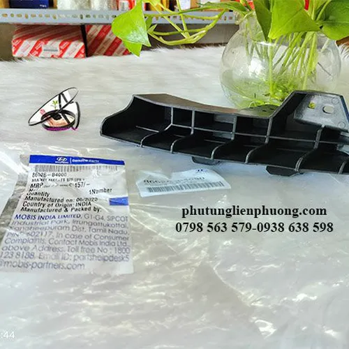 Nẹp cài đèn pha hyundai i10 trái phải chính hãng 86525b4000,86526b4000