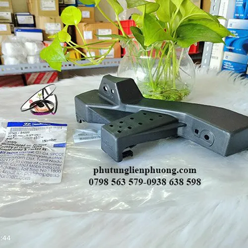 Nẹp cài đèn pha hyundai i10 trái phải chính hãng 86525b4000,86526b4000