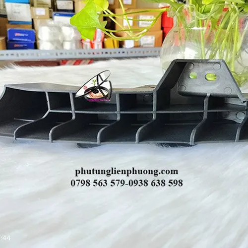 Nẹp cài đèn pha hyundai i10 trái phải chính hãng 86525b4000,86526b4000