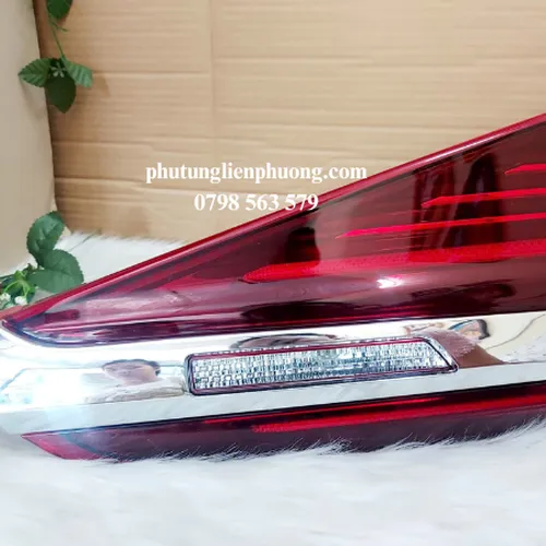 Đèn hậu trong trái có LED Kia Seltos chính hãng mã 92403Q6100