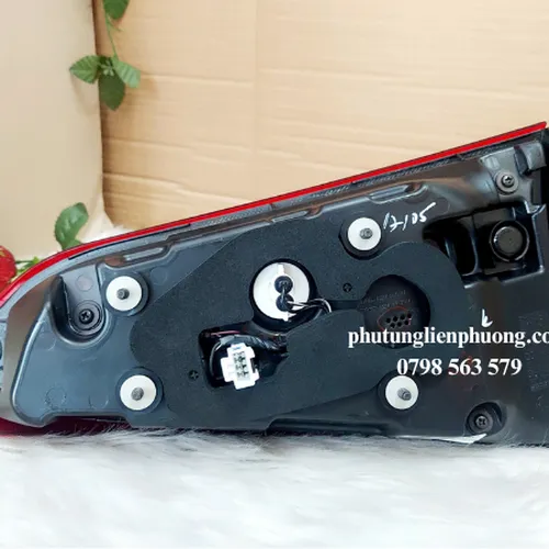 Đèn hậu trong trái có LED Kia Seltos chính hãng mã 92403Q6100