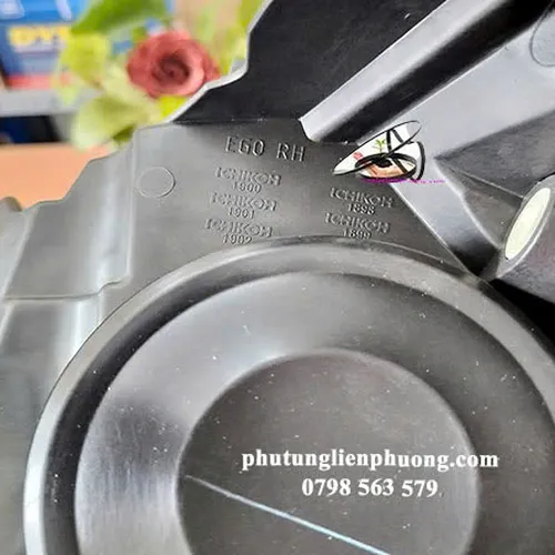 Đèn pha Ford Focus bên phải chính hãng