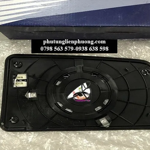 Mặt kính chiếu hậu phải hyundai solati chính hãng mã 8762159620