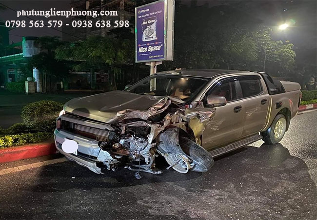 xe sau tai nạn rất cần thiết về phụ tùng ford chính hãng thay cho xe xe sau tai nạn rất cần thiết về phụ tùng ford chính hãng thay cho xe