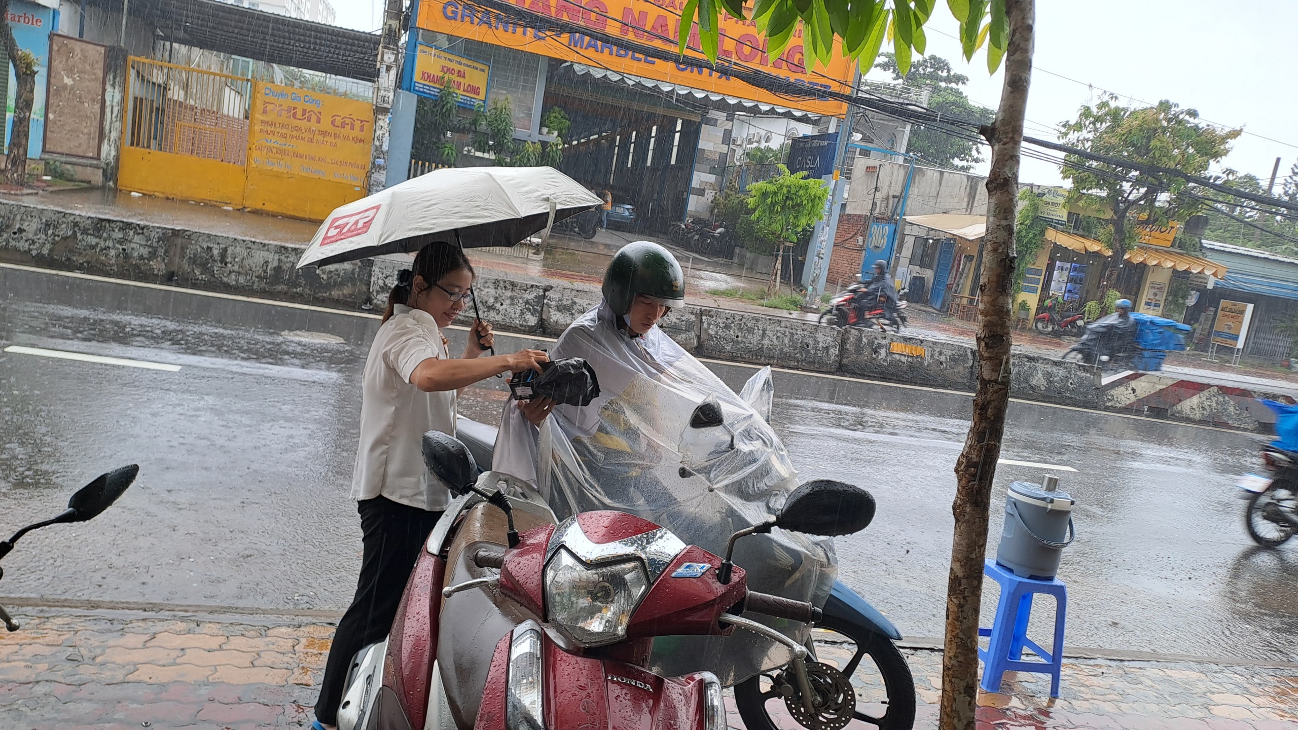 Liên Phương bock hàng nhanh chóng khi các bác cần gấp phụ tùng thay cho xe