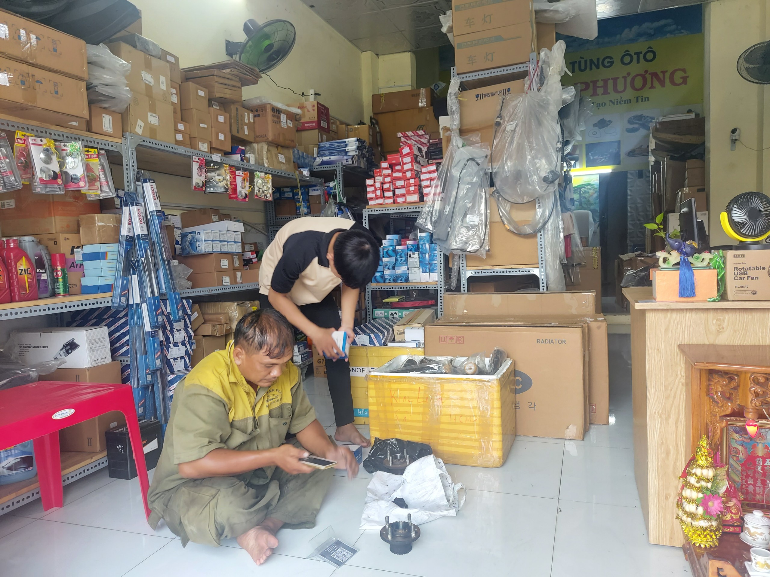 xem và kiểm tra hàng ngay tại cửa hàng của Liên Phương xem và kiểm tra hàng ngay tại cửa hàng của Liên Phương