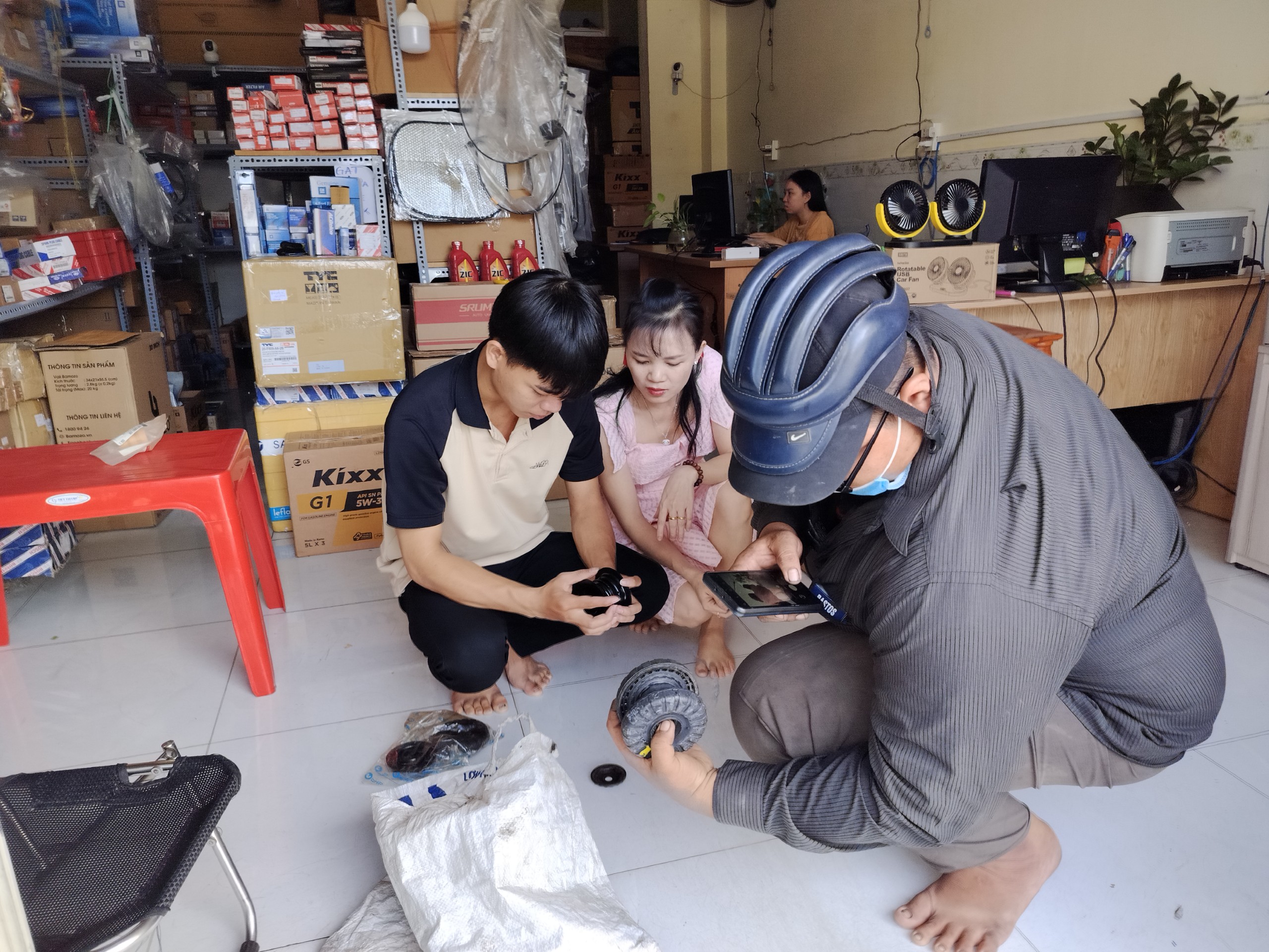 hỗ trợ các bác tận tình về mọi hình thức mua hàng ở phụ tùng Liên Phương hỗ trợ các bác tận tình về mọi hình thức mua hàng ở phụ tùng Liên Phương